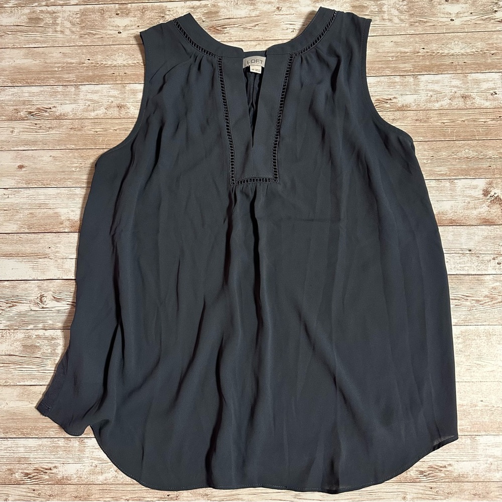 LOFT Women’s Gray Sleeveless V-Neck Top Size  Medium Petite